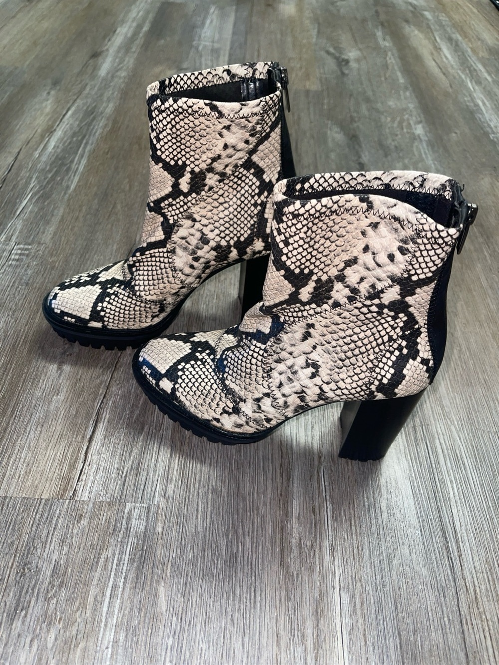 Vince Camuto Women's Ankle Snake Skin Boots Size 9M